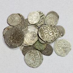 Group Lots - Islamic OTTOMAN EMPIRE: Osman II, 1618-1622, LOT of 31 silver coins, A-1365, AR akçe: mints of Amid (2 pcs), Belgrad (2), Edirne (2), Kostantiniye (5), Misr (3), Novabirda (1), Sofya (1),