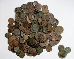 Group Lots - Islamic OTTOMAN EMPIRE: LOT of about 200 unidentified copper mangirs, a variety of different types, 14th to 17th century, average VG to Fine, a significant number should be identifiable (