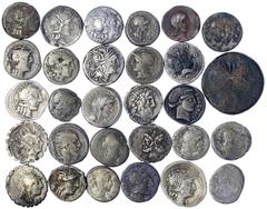 Lots antiker Münzen Römer Republik Lots antiker Münzen - Römer - Republik29 Münzen: 1 As, 28 Denare. U.a. L. Mussidius Longus (Cloacina) und L. Scribonius Libo (Puteal Libonis). Besichtigen. gering er