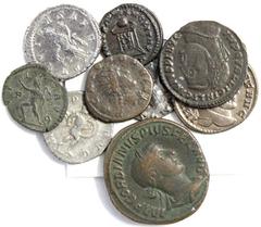 Lots antiker Münzen Römer Kaiserzeit 9 Münzen des 3. und 4. Jh. Gordian III. (Sesterz und zwei Antoniniane), Gallienus Antoninian, Postumus 2 Antoniniane (u.a. Solbüste), Maxentius Follis (Roma-Tempel