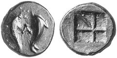ANCIENT COINS GREEK COINAGE Aegina No.: 4158 Schätzwert/Estimate: CHF 200.- d=14 mm Aes 4th century. A between two dolphins. Rev. Incuse square divided into compartments. 11,85 g. SNG Cop. 538. Dark p