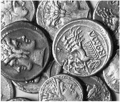 THE LAKEVIEW COLLECTION OF ANCIENT COINS COINS OF THE ROMAN REPUBLIC ... No.: 6071 Schätzwert/Estimate: CHF 1000.- d=41 mm Didrachm 270/265, Neapolis? Cr. 20/1. Quadrigatus Didrachm 225/211, Rome. Cr.