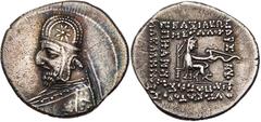 GRIECHISCHE MÜNZEN PARTHER, KÖNIGREICH DER ARSAKIDEN Mithradates III., 87-80 v. Chr. AR-Drachme Rhagai Vs.: Büste in Ornat mit Tiara n. l., Rs.: 7-zeilige Beischrift, Arsakes sitzt mit Bogen n. r. Sel