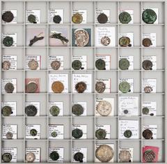 LOTS ANTIKER MÜNZEN Lot, griechische Münzen AR- und AE-Prägungen aus den unterschiedlichsten Gebieten der griechischen Welt: LUKANIEN, Paestum; SIZILIEN, Kamarina (2), Messana, Syrakus (3), Sikulo-Pun