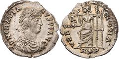 RÖMISCHE MÜNZEN RÖMISCHE KAISERZEIT Gratianus, 367-383 n. Chr. AR-Siliqua 378-383 n. Chr. Rom, 1. Offizin Vs.: D N GRATIA-NVS P F AVG, gepanzerte und drapierte Büste mit Perlendiadem n. r., Rs.: VRBS 