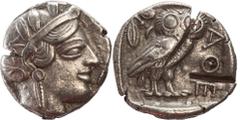 Attika, Athen, Tetradrachme, um 430 v. Chr., Vs.: behelmter Kopf der Athena n. r., Rs.: Eule steht n. r., Kopf v. v., links Olivenzweig und Mondsichel, rechts AQE, alles in Quadratum Incusum, Svoronos