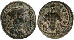Lydia, Philadelphia, Domitia, Gemahlin des Domitian, 81–86, Bronzedichalkon, Vs.: Büste mit Palla nach rechts, Rs.: Weintraube an Rebzweig, RPC 1336 var., Ø 15x13 mm, 2,5 g, dunkelgrüne Patina, IV