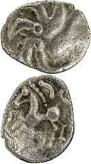 GERMANIEN VINDELIKER AR-Quinar, Büschel-Quinar Gruppe E 1 1. Jh. v. Chr. Vs.: Wirbel im Uhrzeigersinn mit drei Innenpunkten, Rs.: Pferd mit langen Beinen n. l., Beizeichen zwei gegenständige Torques K