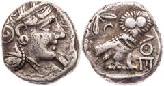 GRIECHISCHE MÜNZEN ATTIKA ATHEN AR-Tetradrachme um 330-240 v. Chr. Vs.: Kopf der Athena mit Helm und Lorbeer n. r., Rs.: Eule steht n. r., Kopf v. v., links oben Ölzweig und Mondsichel, alles in quadr