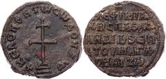 BYZANTINISCHE BLEISIEGEL Ephimianos Matzaris, epi tu manglabiu, 870-900. Bleisiegel Vs.: Legende um Stufenkreuz, Rs.: fünf Zeilen Schrift wohl unpubliziert. 12.31 g. von größter Seltenheit anthrazitfa