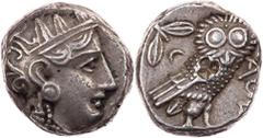GRIECHISCHE MÜNZEN ATTIKA ATHEN AR-Tetradrachme um 350-340 v. Chr. Vs.: Kopf der Athena mit Helm und Lorbeer n. r., Rs.: Eule steht n. r., Kopf v. v., links oben Ölzweig und Mondsichel, mittig Kleebla