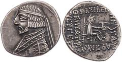 GRIECHISCHE MÜNZEN PARTHER, KÖNIGREICH DER ARSAKIDEN Orodes I., 90-77 v. Chr. AR-Drachme Rhagai Vs.: Büste in Ornat mit Diadem n. l., Rs.: 5-zeilige Beischrift, Arsakes sitzt mit Bogen n. r. Sellwood 