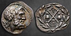 Greek Achaia. Achaian League. Lakedaimon (Sparta) circa 85 BC. Triobol – Hemidrachm AR 17 mm, 2,38 g Laureate head of Zeus right / Achaian League monogram; monogram above, piloi of the Dioskouroi flan
