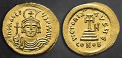 Byzantine Heraclius AD 610-641. Byzantine Solidus AV 21 mm, 4,40 g δ N ҺЄRACLIVS P P AVG, Draped and cuirassed facing bust with plumed helmet, and holding cross. / VICTORIA AVςЧ e / CONOB , cross pote