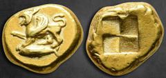 Greek Mysia. Kyzikos circa 500-450 BC. Stater EL 20 mm, 15,99 g Griffin seated to left, raising his right forepaw; below, tunny swimming to left / Quadripartite incuse square. Good Very Fine. BMFA 145