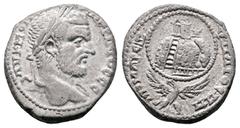 Roman Provincial Judaea. Neapolis. Macrinus AD 217-218. Tetradrachm AR 25 mm, 12,92 g AY K M OΠ CE MAKPINOC CЄ, laureate head of Macrinus to right / ΔΗΜΑΡΧ ЄΞ ΥΠΑΤΟC Π Π, Temple complex atop Mt. Geriz