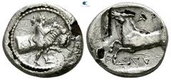 Greek Thessaly. Pharkadon circa 440 BC. Fourrée Hemidrachm 15mm., 2,45g. Thessalos, striding right and with his cloak and petasos over his shoulders, using both hands to hold a band around the head of