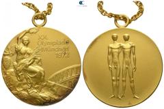 World Coins Germany. München. AD 1972. AV Gold Medal 66mm., 158,77g. XX. OLYMPIADE MÜNCHEN 1972, seated Nike on rock holding laurel wreath high and palm branch, to the right colosseum, to the left anc