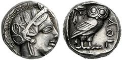 Griechische Münzen Attika Athen. Tetradrachme nach 449 v. Chr. Athenakopf im attischen Helm nach rechts / Eule mit hersehendem Kopf nach rechts stehend vor Olivenzweig und Mondsichel, davor "AOE". 17,