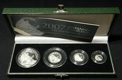 UNITED KINGDOM. Lot of 4 silver coins, in the original box as issued by the Mint and the certificate of authenticity (COA). Coin 1: Elizabeth II, 1952-2022, 2 Pounds 2007. Royal Mint. Proof. Britannia