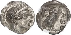 GRÈCE ANTIQUE - GREEK Attique, Athènes. Tétradrachme de style classique ND (Ve s. av. J.-C.), Athènes. NGC Ch AU 5/5 4/5 (6647378-002). Av. Tête d'Athéna à droite, coiffée du casque à aigrette ; elle 