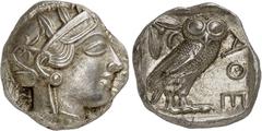 GRÈCE ANTIQUE - GREEK Attique, Athènes. Tétradrachme de style classique ND (Ve s. av. J.-C.), Athènes. Av. Tête d'Athéna à droite, coiffée du casque à aigrette ; elle porte des boucles d'oreilles rond