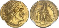 GRÈCE ANTIQUE - GREEK Royaume lagide, Ptolémée II (283-246 av. J.-C.). Pentadrachme Or ou trichryson (triple statère) ND (c.274 av. J.-C.), Tyr. NGC Ch AU 5/5 3/5 light marks (6645988-001). Av. Tête d