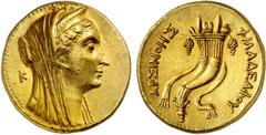 GRÈCE ANTIQUE Royaume Lagide, Ptolémée II (285-246 av. J.C.). Octodrachme d'or, Alexandrie, frappé sous Ptolémée II 253/2-246 av. J.C. Av. Tête voilée et diadémée d'Arsinoé II à droite, cornes d'Amon 