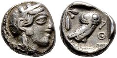 Griechische Münzen Attika. Athen Drachme 454-404 v. Chr. Kopf der Athena nach rechts / Eule stehend nach rechts, links im Feld ein Olivenzweig. Svoronos 15, 21. 4,26 g leicht korrodiert, sehr schön Ex