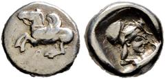Griechische Münzen Korinthia. Korinthos Stater 500-485 v. Chr. Pegasos nach links, darunter Koppa / Archaisierender Kopf der Athena mit korinthischem Helm nach rechts. Ravel 141 (P 88/T 104), Calciati