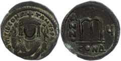 Ancient Coins Münzen Byzanz 578-582, Bronze- Follis, Tiberius II. Constantinus. Av: Büste des Kaisers mit Kreuzkrone frontal, in der Rechten Mappa und in der Linken Zepter mit Adleraufsatz, über dem A