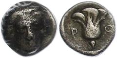 Ancient Coins Antike Münzen - Griechenland 408-394 v. Chr., Hemidrachme, Karien, Rhodos. Av: Kopf des Helios von vorn. Rev: Rose mit Trieb zwischen den Buchstaben "PO". 1,72g, vergl. SNG v. Aulock 278