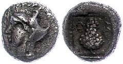 Ancient Coins Antike Münzen - Griechenland 425-400 v. Chr., Obol, Kilikien, Soloi. Av: Kopf einer Amazone nach links. Rev: Weinrebe zwischen zwei Buchstaben. 0,79g, vgl. SNG Levante 42, ss. ss Ancient