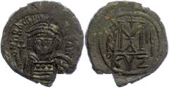 Ancient Coins Münzen Byzanz 610-613, Bronze-Follis, Heraclius, Kyzikus. Av: Büste mit Helm, Pedilienkrone, Schild und Kreuzglobus von vorn. Rev: Großes Wertzeichen "M", darüber Kreuz, daneben A/N/N/O,