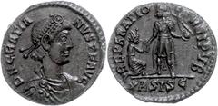 Ancient Coins Münzen Römische Kaiserzeit Gratianus, 367-383, Maiorina (4,66g), Siscia. Av: Büste nach rechts, darum "D N GRATIA - NVS P F AVG". Rev: Stehender Kaiser mit Victoria auf Globus, davor kni