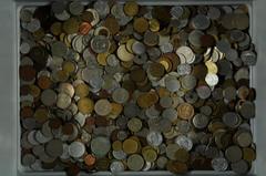 Collections and estates Nachlässe ALLE WELT, interessanter Nachlass bestehend aus 6 Alben, mehreren Tableaus und einem kleinen Münzsäckchen. Enthalten sind u.a. 3 antike Münzen, mehrere Alben mit Münz