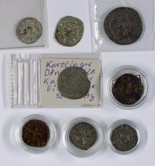 Medieval Coins Münzen Mittelalter Ausland Lot von neun mittelalterlichen Münzen. Dabei u.a. ein Denaro der Republik Genua (1139-1339), ein Denier Tournois der Kreuzfahrerstaaten und ein Denar der Münz