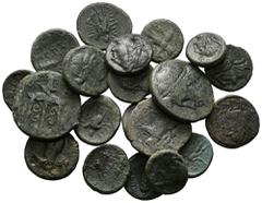 LOTS ANTIKE Varia und Lots. Lot Griechen (ca. 21). Lot aus ca. 21 griechischen Bronzen aus Magna Graecia. Um sch. und f.s.sch. (D).