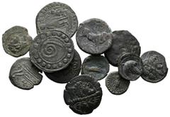LOTS ANTIKE Varia und Lots. Lot Griechen (12). Lot aus 12 Bronzen - großteil Bronzen aus Magna Graecia, dabei: 1x AE-Drachme von der Liga der Bretii (HN Italy 1988). Um sch-s.sch. und f.s.sch. (D).