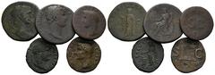 LOTS ANTIKE Varia und Lots. Lot Römer (5). Lot aus: 2x Asses von Divus Augustus, 1 Sestertius von Traianus und 1x Sestertius sowie 1x As von Hadrianus. Um sch. und sch.-s.sch. (D).