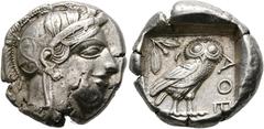 GRIECHISCHE MÜNZEN ATTIKA. Athen. Tetradrachme (17,13 g), ca. 454-404 v. Chr. Av.: Kopf der Athena mit attischem Helm und Lorbeerkranz n.r. Rv.: AΘE, Eule n.r., Kopf v.v., dahinter Olivenzweig und Mon