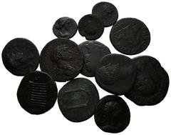 ANTIKE LOTS VARIA UND LOTS. Lot Römer (12). Lot aus 12 römischen Bronzemünzen, darunter: 1x Sestertius von Traianus, 1x Dupondius sowie 1x Sestertius (Rv. Tempelfront) von Hadrianus und 1x Lokalbronze