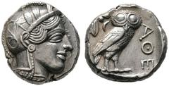 GRIECHISCHE MÜNZEN ATTIKA Athen (D) Tetradrachme (17,19g), ca. 449-404 v. Chr. Av.: Kopf der Athena mit attischem Helm und Lorbeerkranz n.r. Rv.: AΘE, Eule n.r., Kopf v.v., dahinter Olivenzweig und Mo