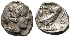 GRIECHISCHE MÜNZEN ATTIKA Athen (D) Tetradrachme (16,96g), ca. 449-404 v. Chr. Kopf der Athena mit attischem Helm und Lorbeerkranz / Eule, dahinter Olivenzweig und Mondsichel. SNG Cop 31-40, SNG Münch