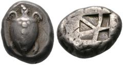 GRIECHISCHE MÜNZEN AIGINA Aigina (D) Stater (12,21g), ca. 470-440 v. Chr. Wasserschildkröte / Fünfgeteiltes Quadratum Incusum. SNG Cop 507, SNG München 548-549, HGC 435. Kleine Kratzer am Rd. und im R