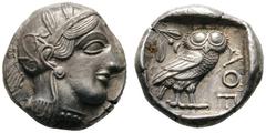 GRIECHISCHE MÜNZEN ATTIKA Athen (D) Tetradrachme (17,18g), ca. 449-404 v. Chr. Av.: Kopf der Athena mit attischem Helm und Lorbeerkranz n.r. Rv.: AΘE, Eule n.r., Kopf v.v., dahinter Olivenzweig und Mo