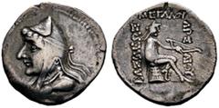 GRIECHISCHE MÜNZEN PARTHIA. Königreich der Arsakiden. Mithradates I. (171-138). Drachme (4,04g), Hekatompylos oder Nisa. Büste des Königs mit Baschlik und Drapierung / Arsakes mit Bogen auf Omphalos. 