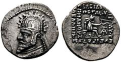 GRIECHISCHE MÜNZEN PARTHIA. Königreich der Arsakiden. Phraates III. (70-57). Drachme (3,42g), Ekbatana. Büste des Königs mit Tiara, Diadem und Drapierung, auf der Tiara Horn / Arsakes mit Bogen auf Th