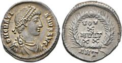 Ancient Coins: Roman RÖMISCHE KAISERZEIT - Gratianus (367-383) Siliqua (2,10 g), Antiochia (Antakya), 367-375 n. Chr. Av.: DN GRATI-ANVS AVG, Büste mit Perlendiadem, Drapierung und Kürass n.r. Rv.: VO
