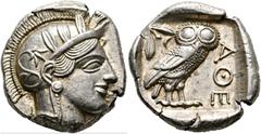 GRIECHISCHE MÜNZEN ATTIKA. Athen. (D) Tetradrachme (17,20 g), ca. 454-404 v. Chr. Av.: Kopf der Athena mit attischem Helm und Lorbeerkranz n.r. Rv.: AΘE, Eule n.r., Kopf v.v., dahinter Olivenzweig und